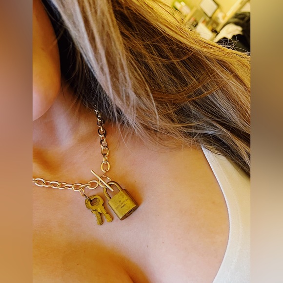COPY - Louis Vuitton Lock and Key Gold Necklace - Picture 2 of 5